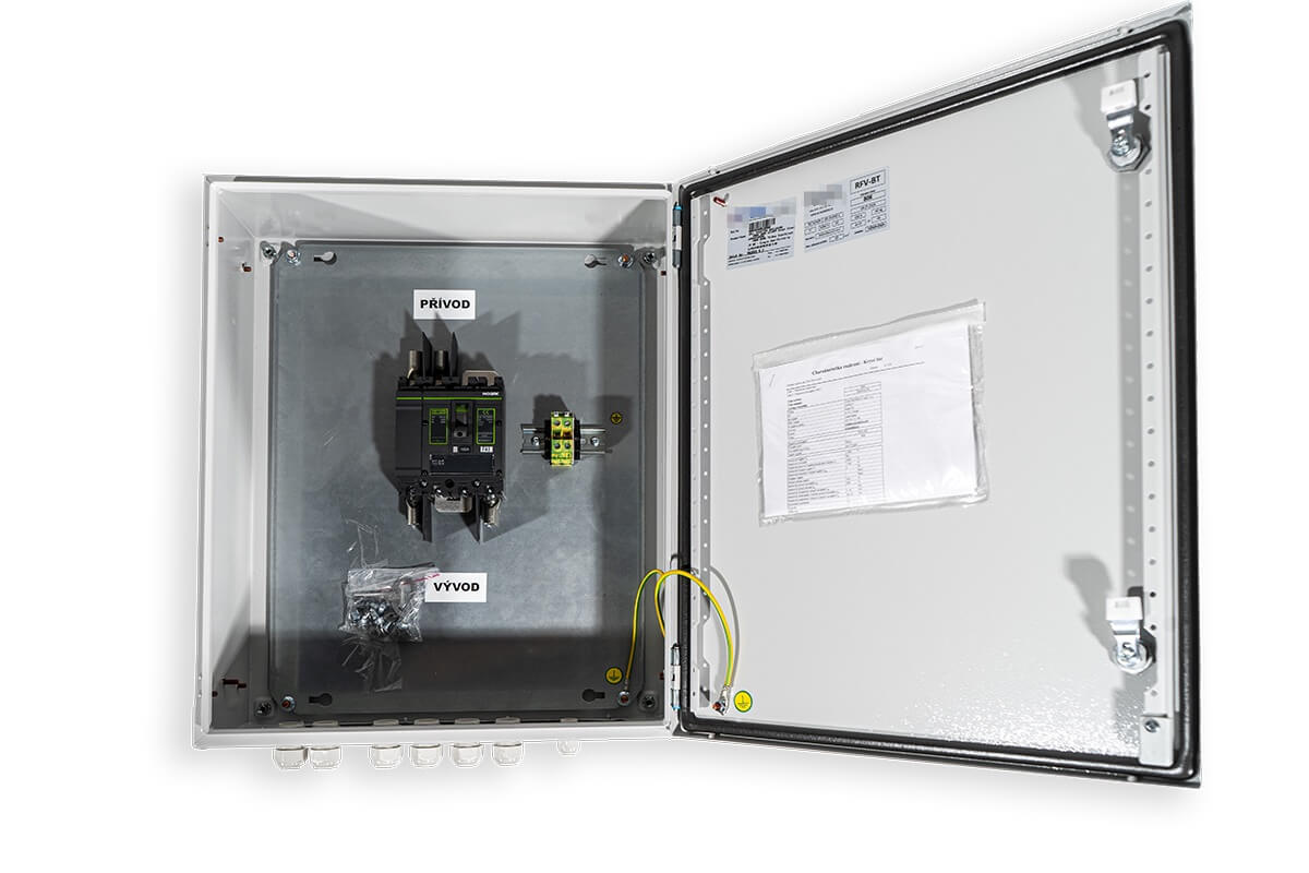 Combiner box for 2 Pylontech M1C rack batteries