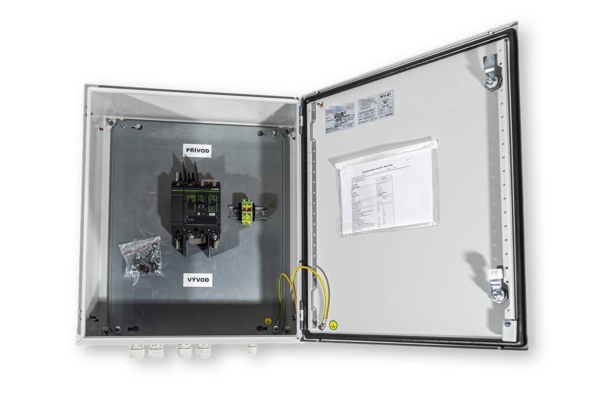 DC switchgear for Pylontech M1C rack batteries
